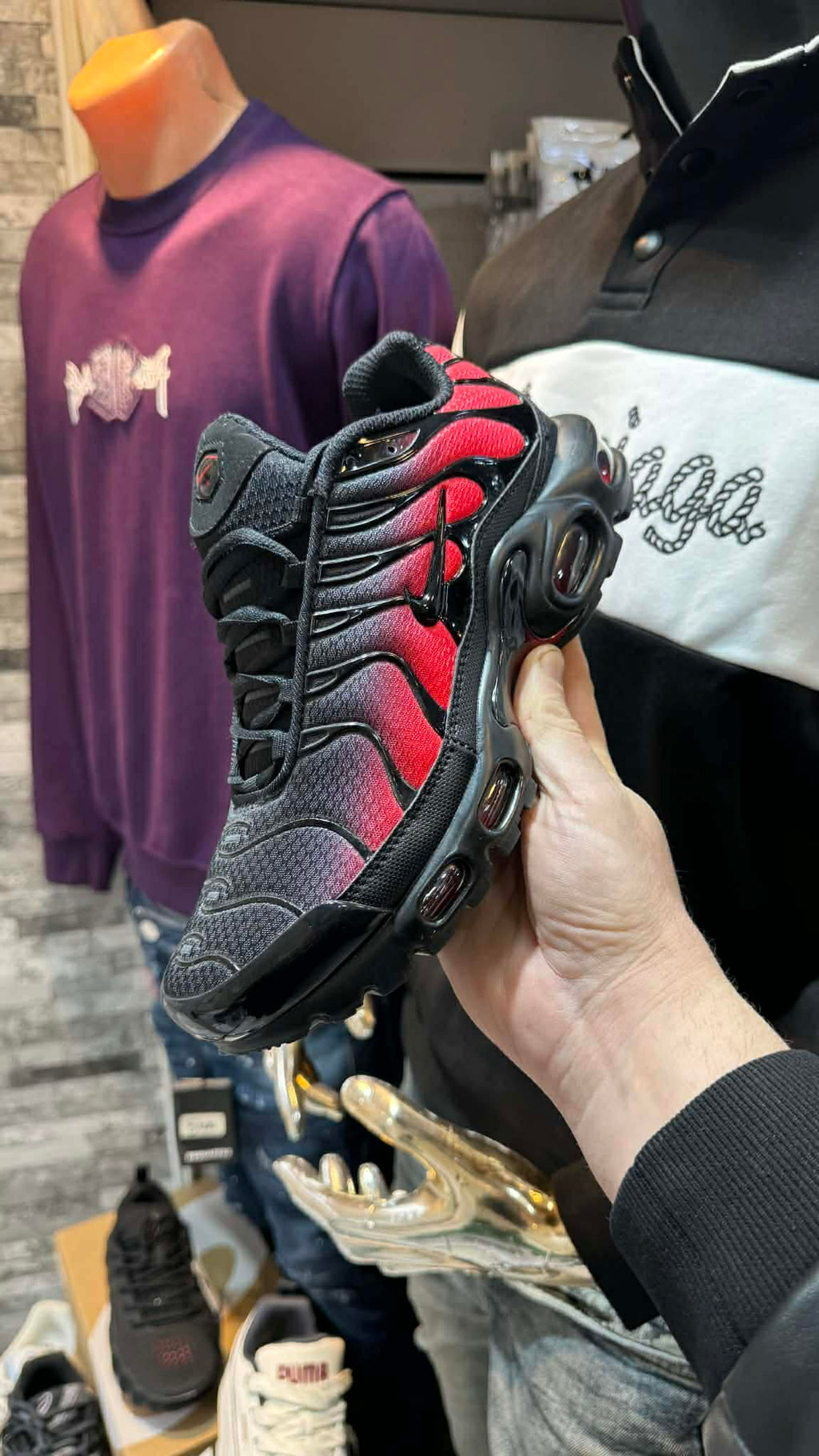 L’AIR MAX PLUS « RED GRADIENT