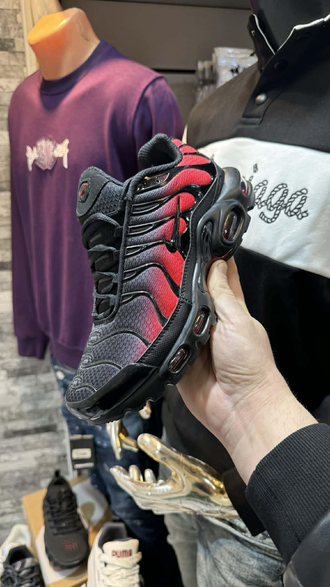 L’AIR MAX PLUS « RED GRADIENT