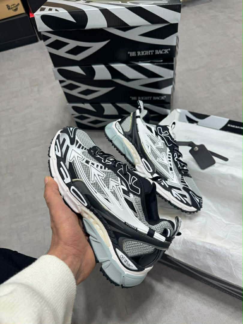 OFF-WHITE : L'ART DU RUNNING RÉTRO-FUTURISTE