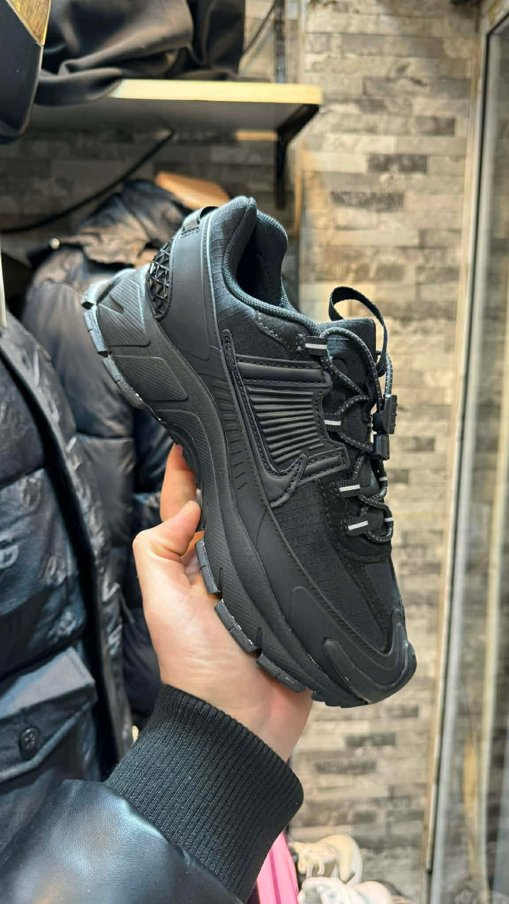 Nike Zoom Vomero 5 Roam