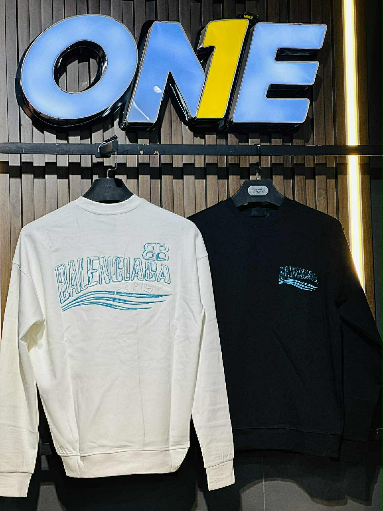🔥 Sweat-shirt “Crest Wave” – Édition Paris