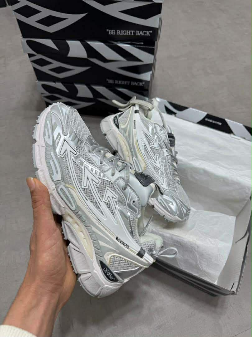 OFF-WHITE : L'ART DU RUNNING RÉTRO-FUTURISTE