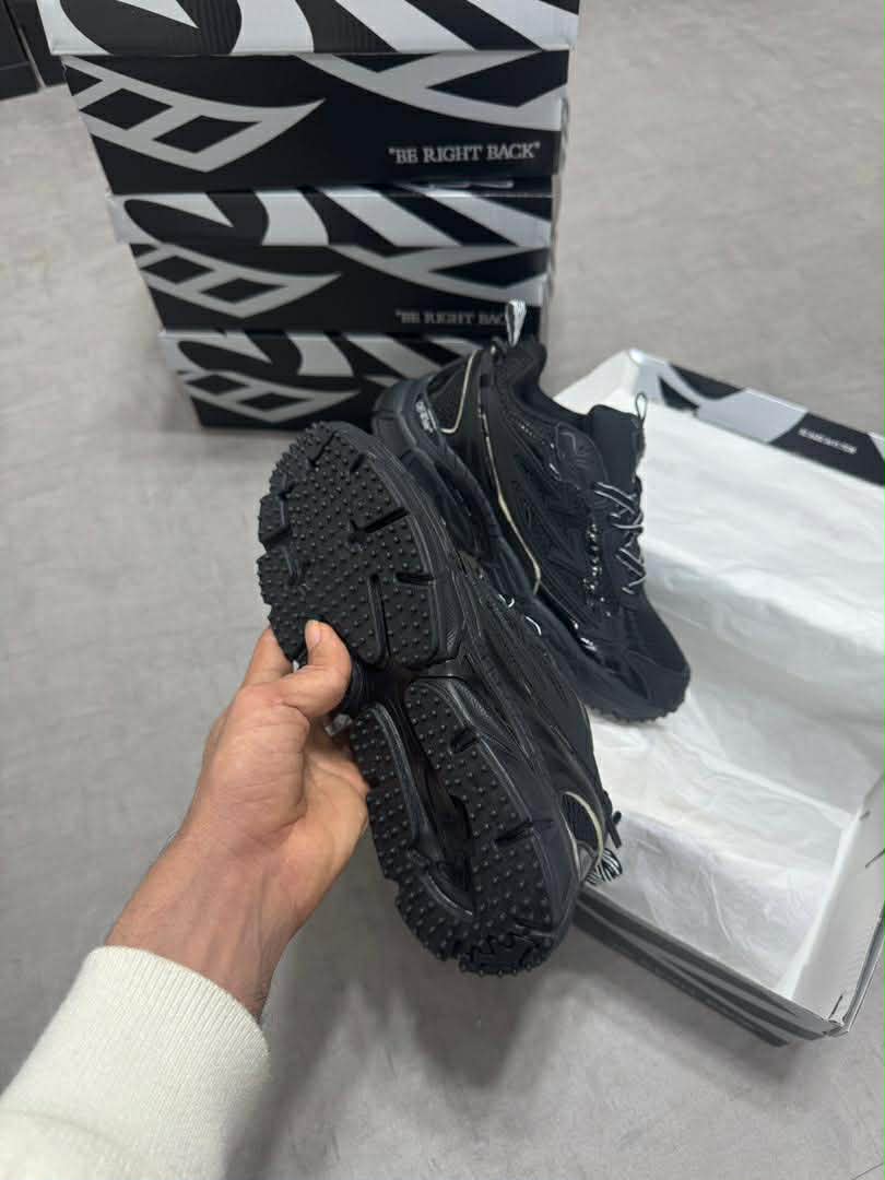 OFF-WHITE : L'ART DU RUNNING RÉTRO-FUTURISTE