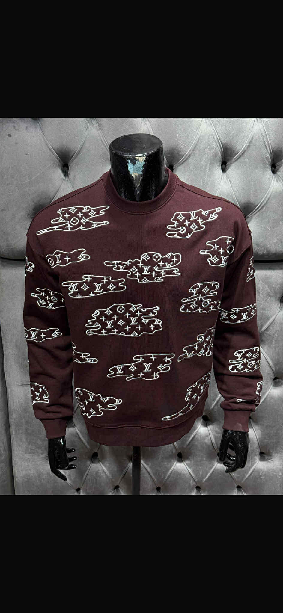 🔥 Pull en Maille “Aura Monogram” – Texture & Prestige