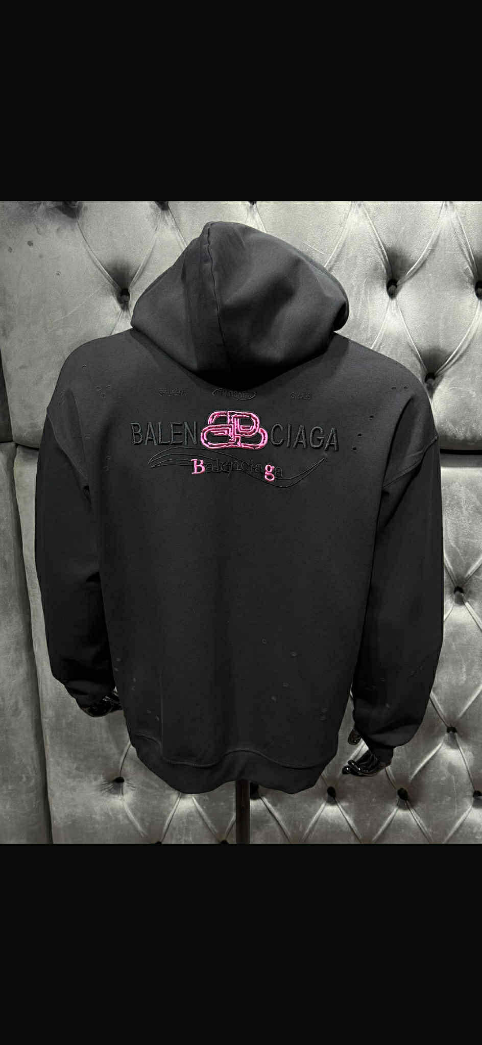 🔥 Hoodie “Graffiti Edition” – Luxe & Streetwear