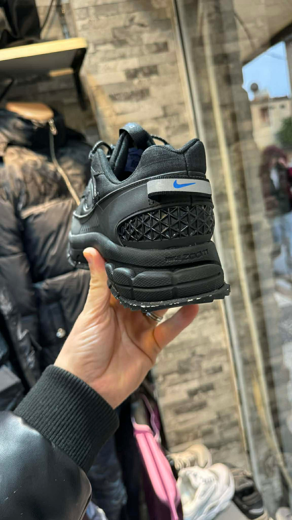 Nike Zoom Vomero 5 Roam
