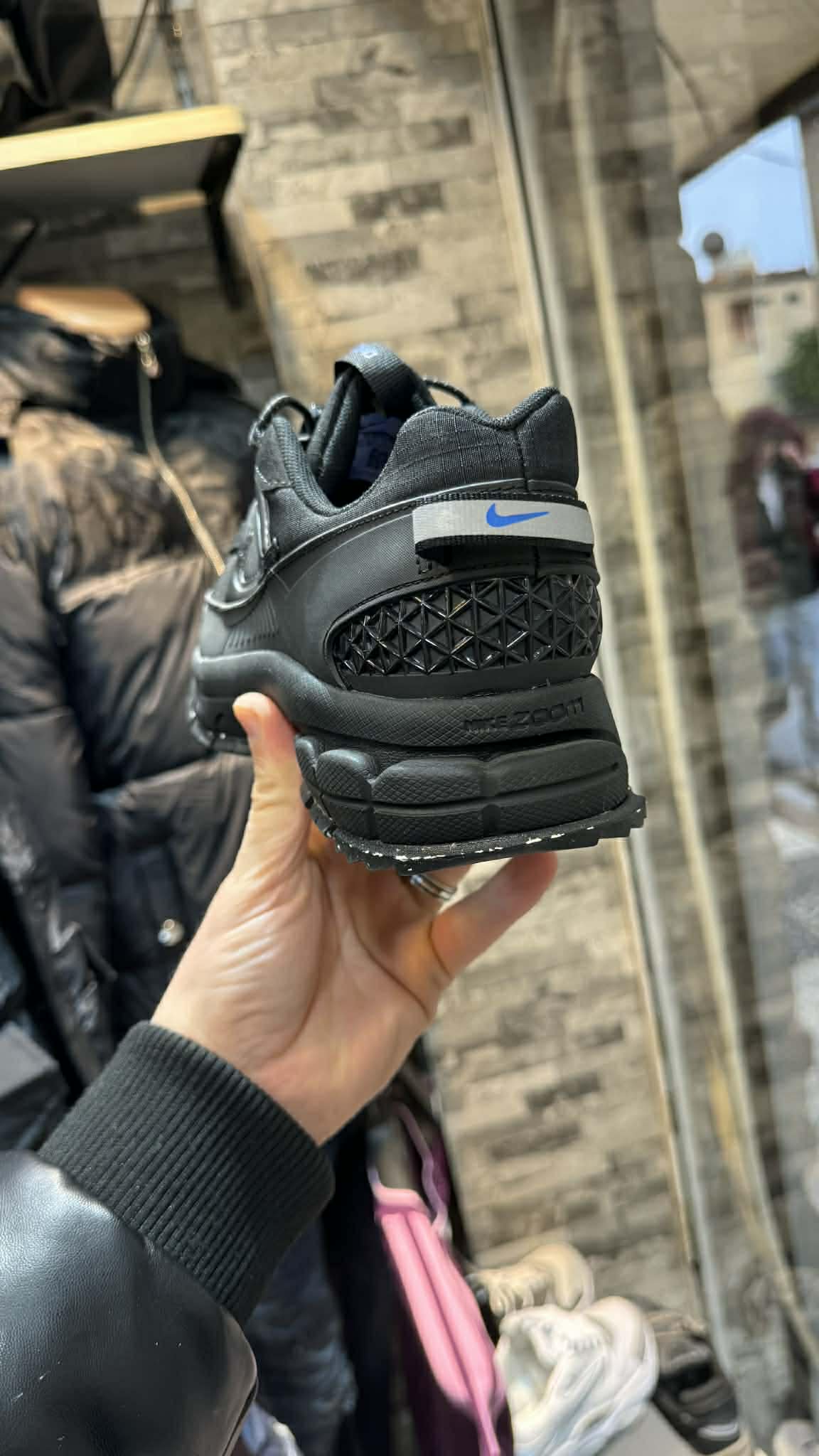 Nike Zoom Vomero 5 Roam
